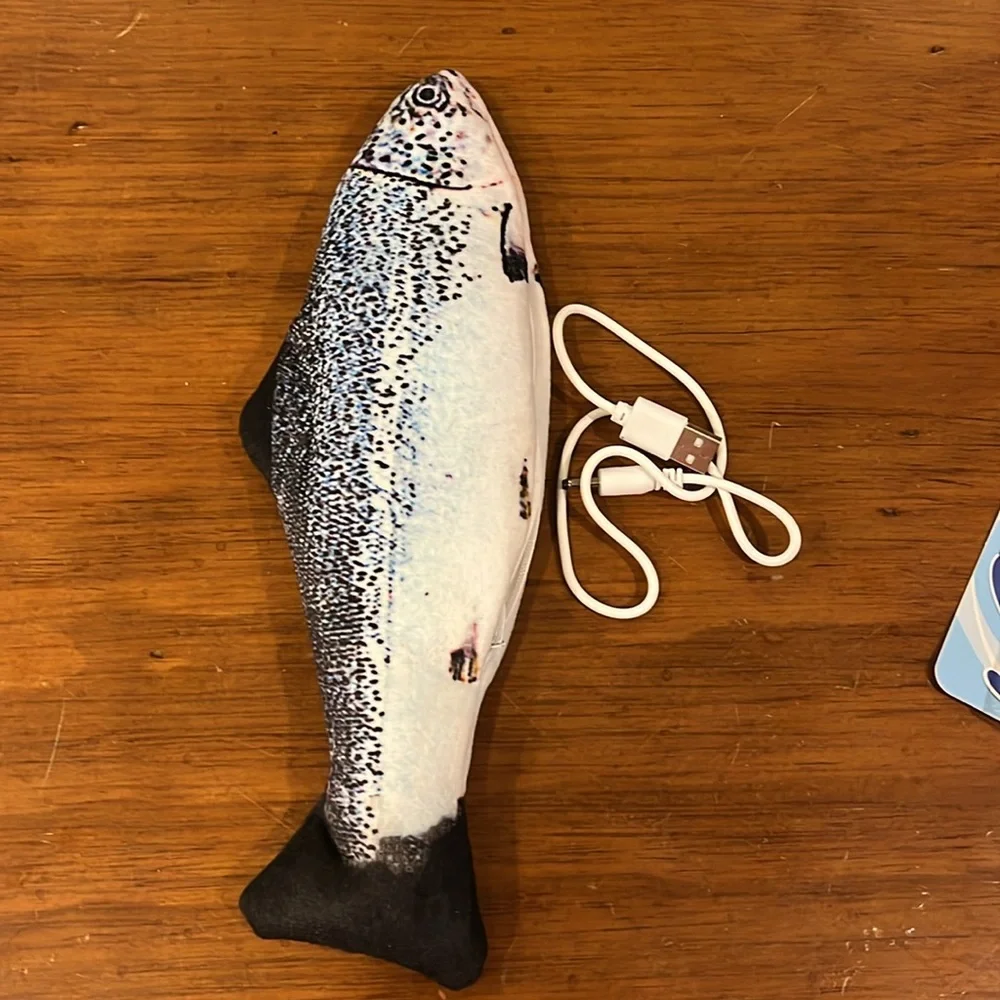 Flippin Fish Electronic Motion Activated Cat toy